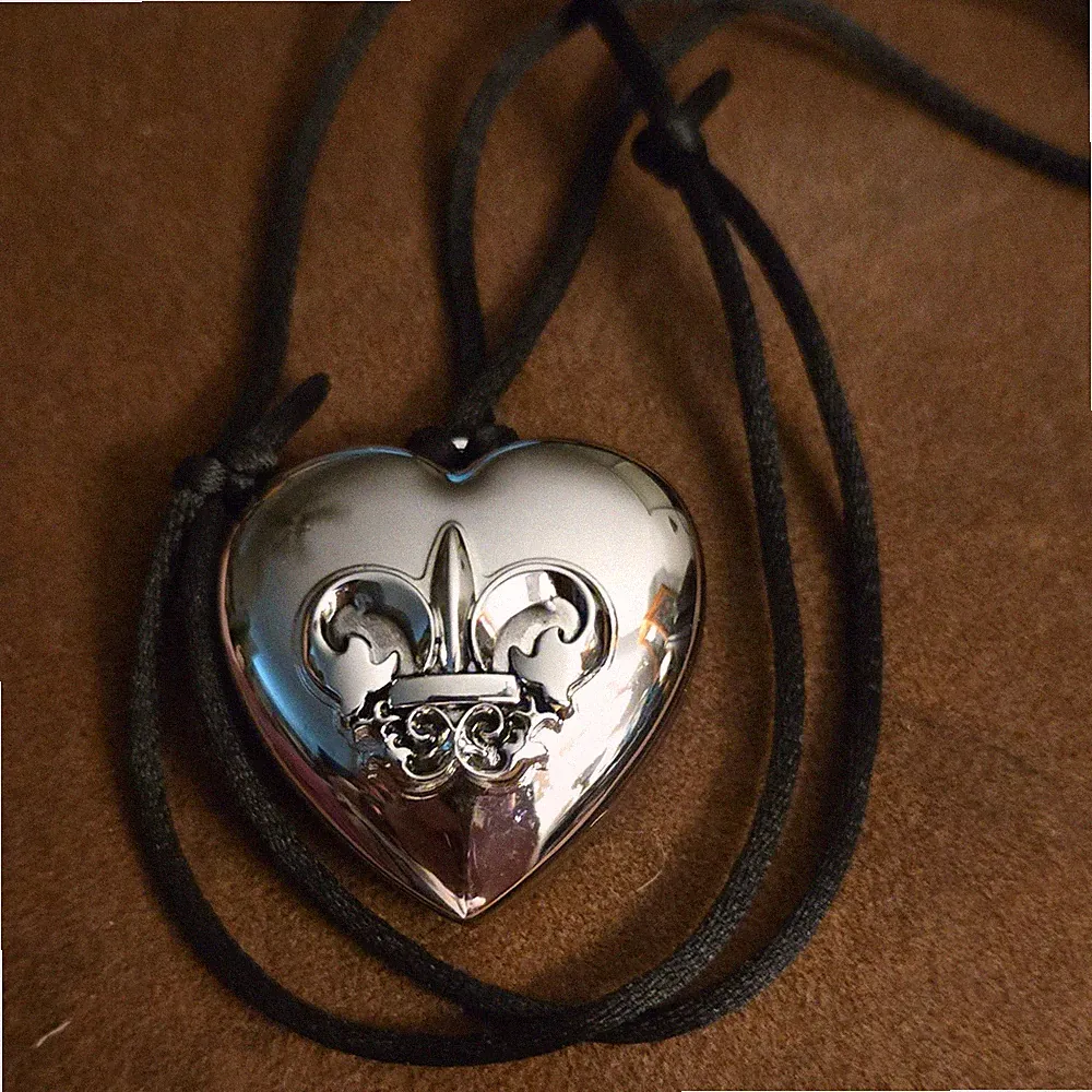Coty Chypre Heart-Shaped Solid Perfume Pendant Fleur-de-Lis Necklace